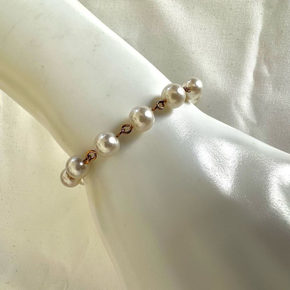 Gold tone faux pearl bracelet